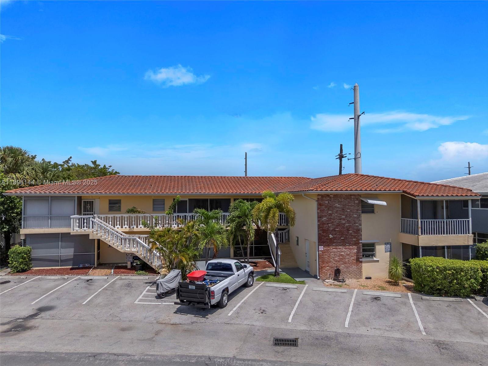 See details / 690 sq. ft. $ 2025-10-14 0 Photo