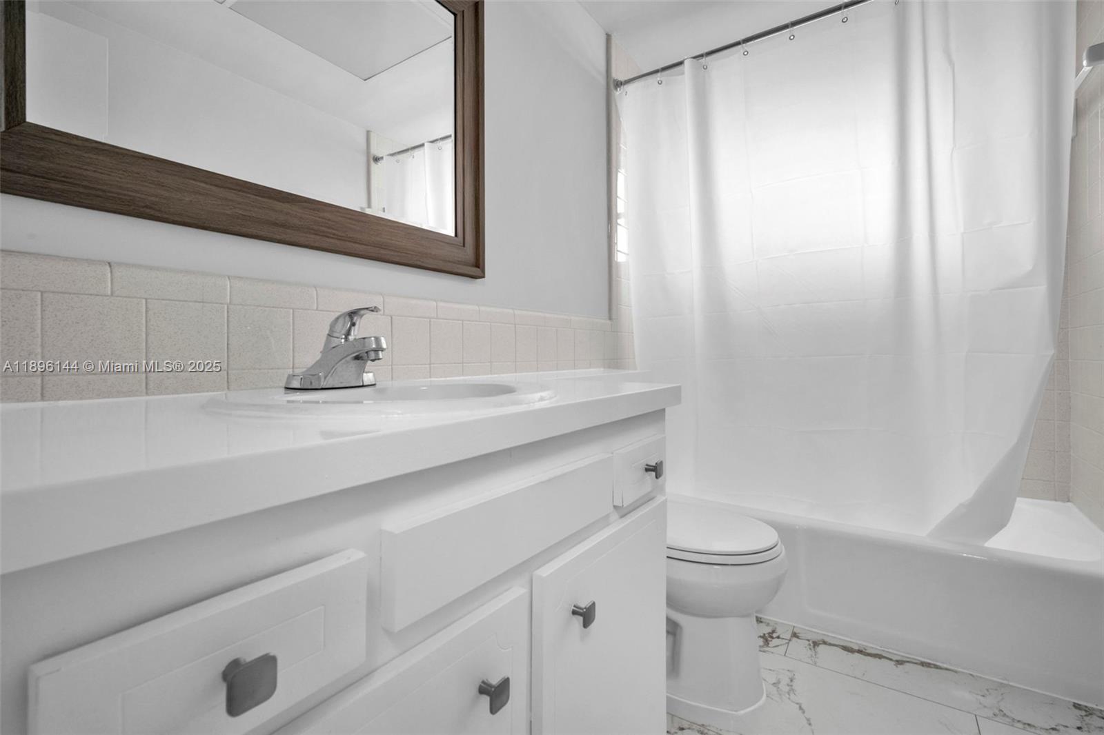 See details / 690 sq. ft. $ 2025-10-14 0 Photo