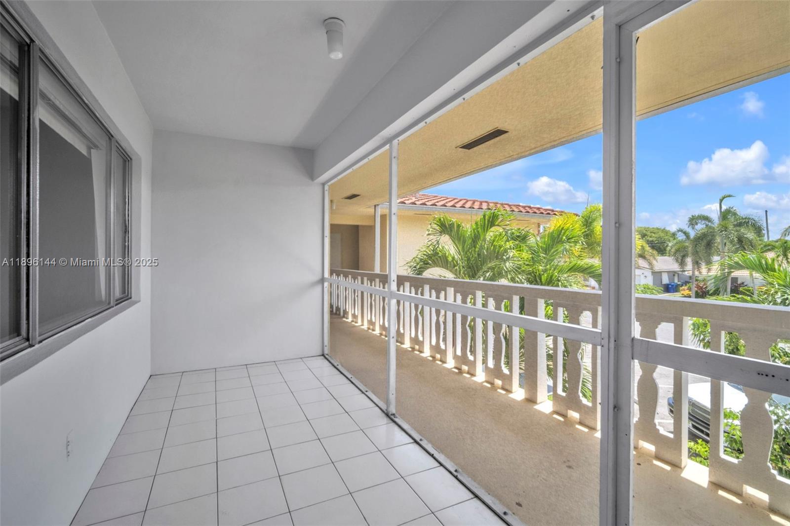 See details / 690 sq. ft. $ 2025-10-14 0 Photo