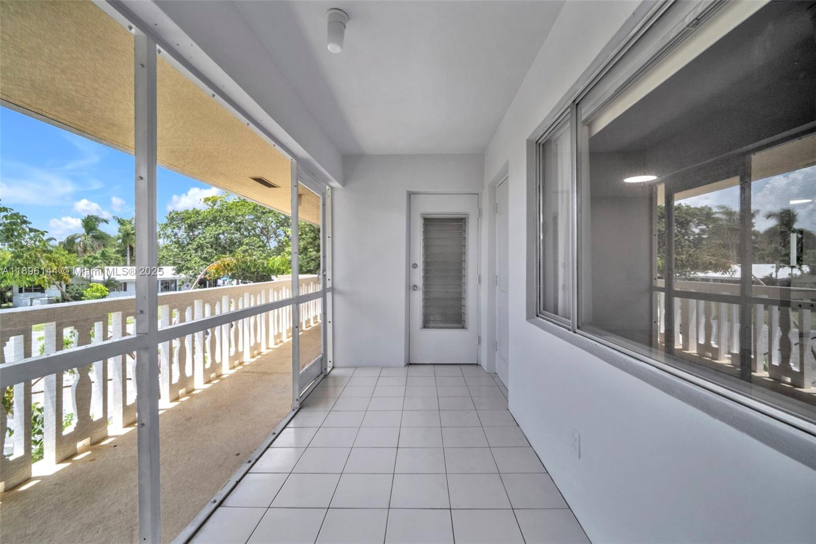 See details / 690 sq. ft. $ 2025-10-14 0 Photo