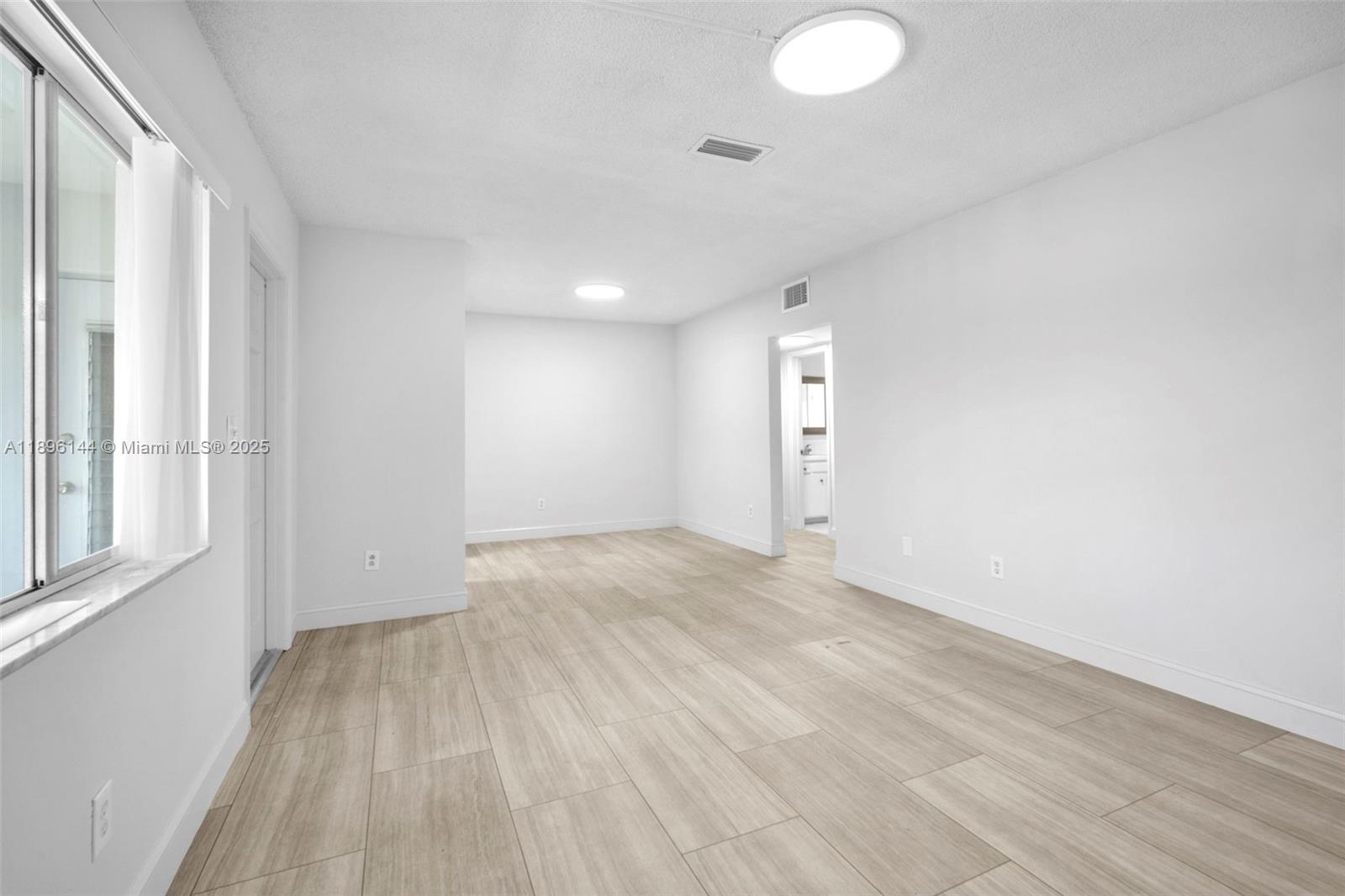 See details / 690 sq. ft. $ 2025-10-14 0 Photo