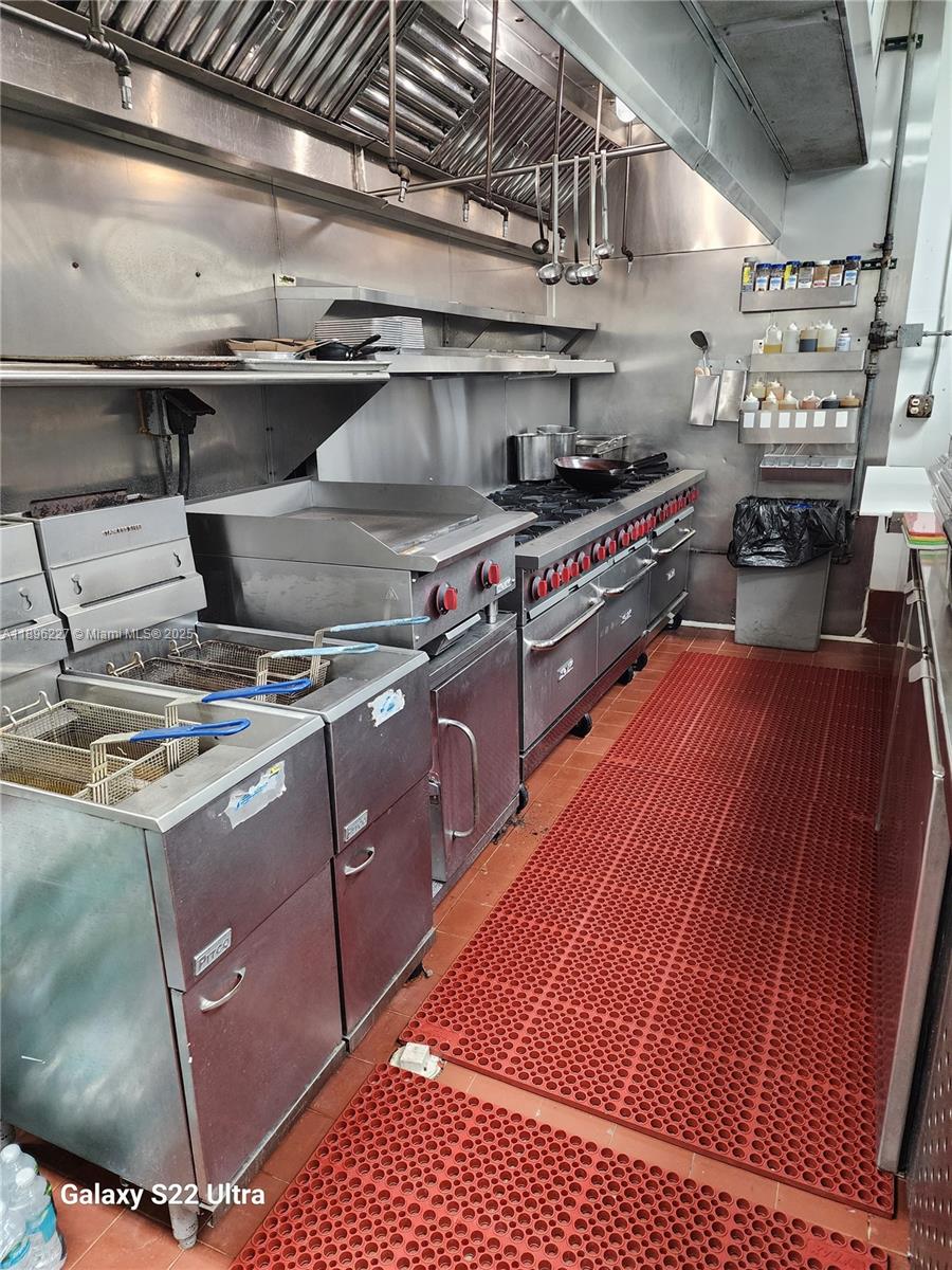 Подробнее 18 / кв.футов $ 2025-10-14 0 Фото