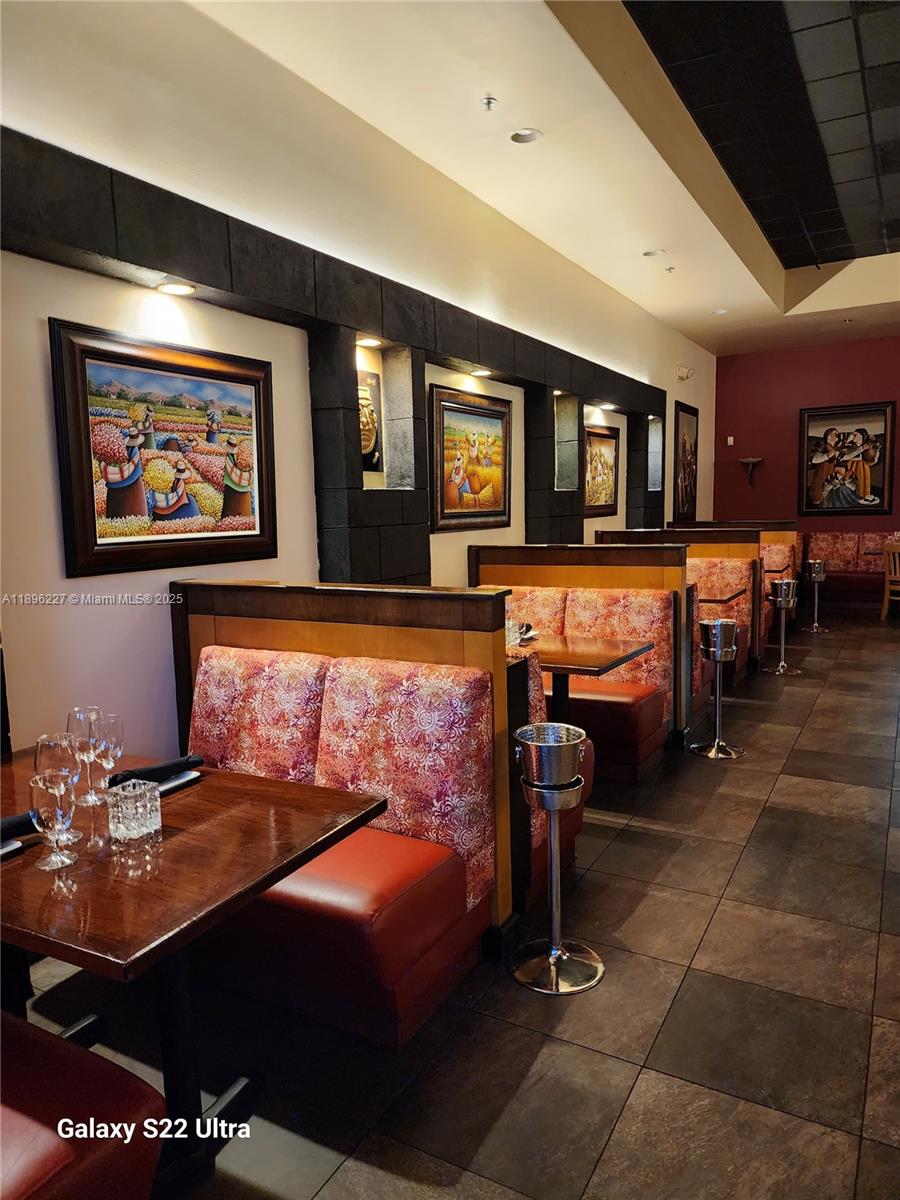 Подробнее 18 / кв.футов $ 2025-10-14 0 Фото