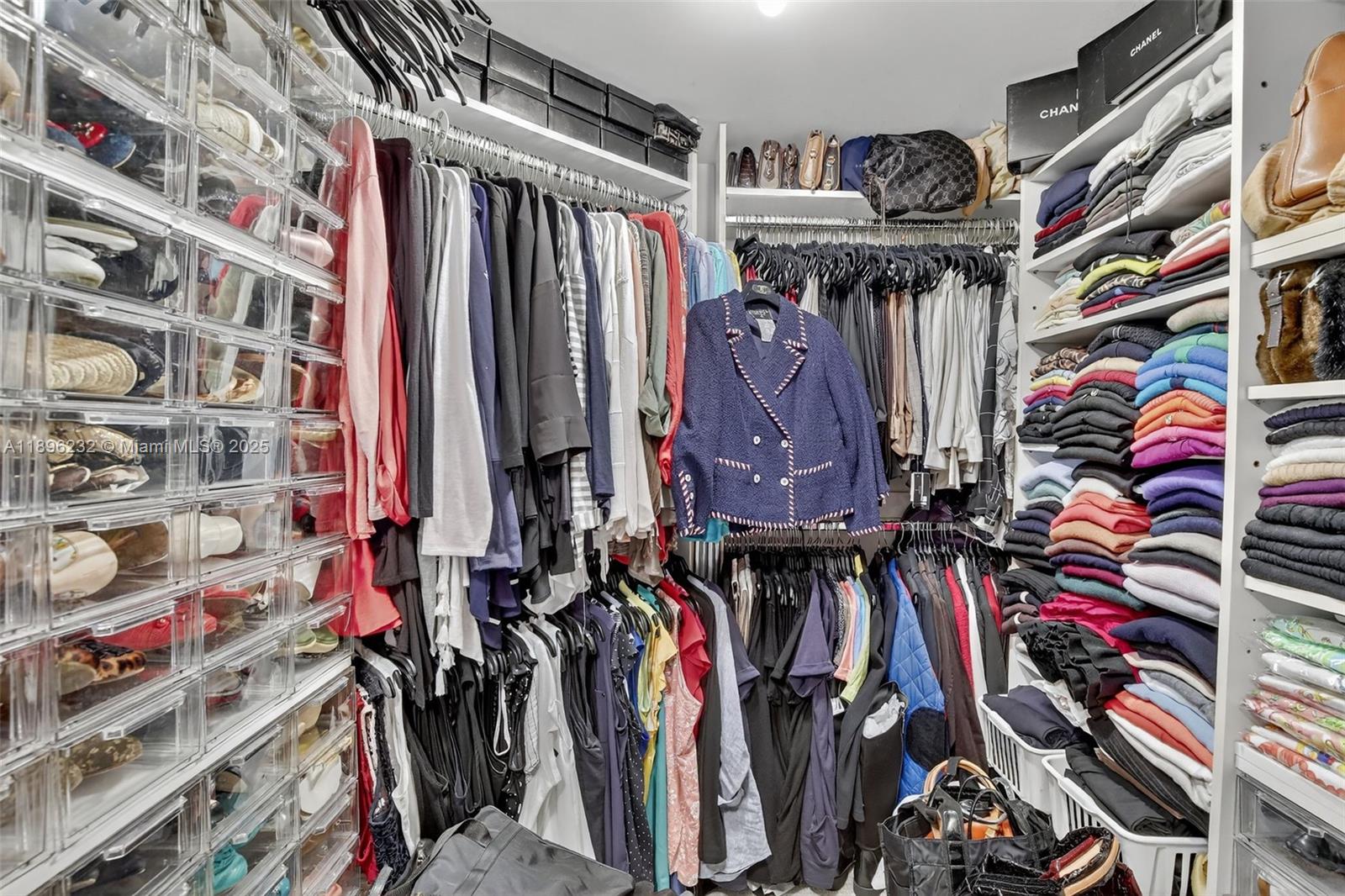 903 2 / 2 1580 sq. ft. $ 2025-10-14 0 Photo