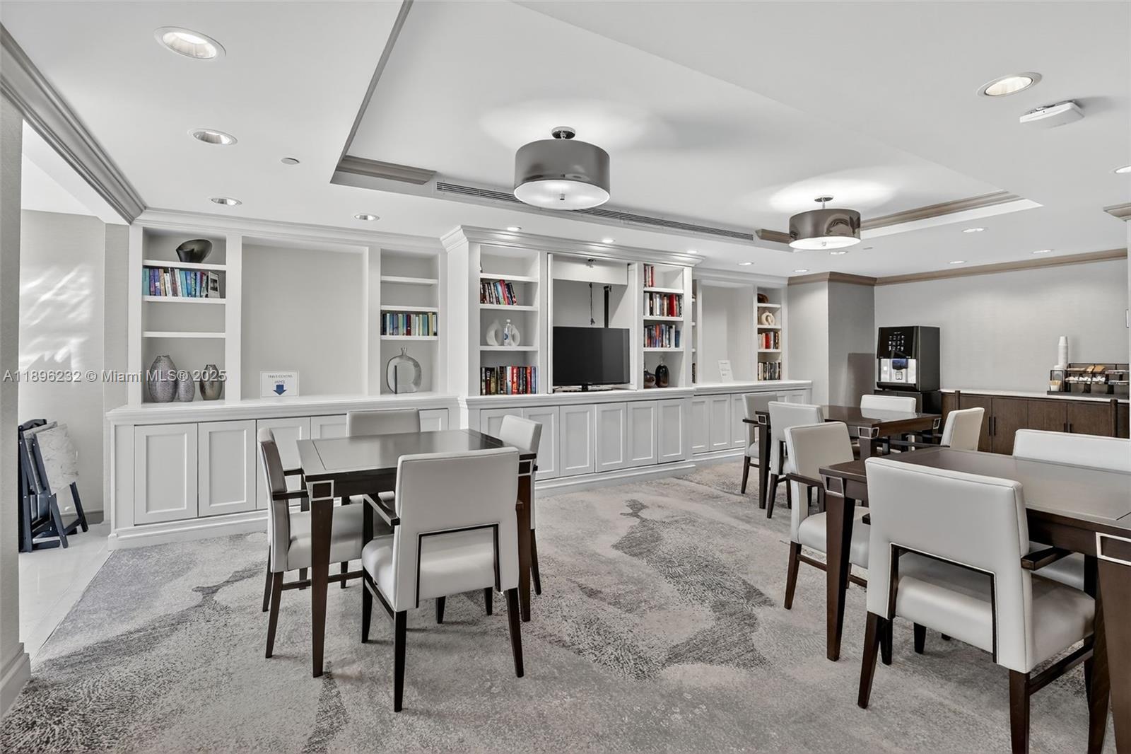 903 2 / 2 1580 sq. ft. $ 2025-10-14 0 Photo