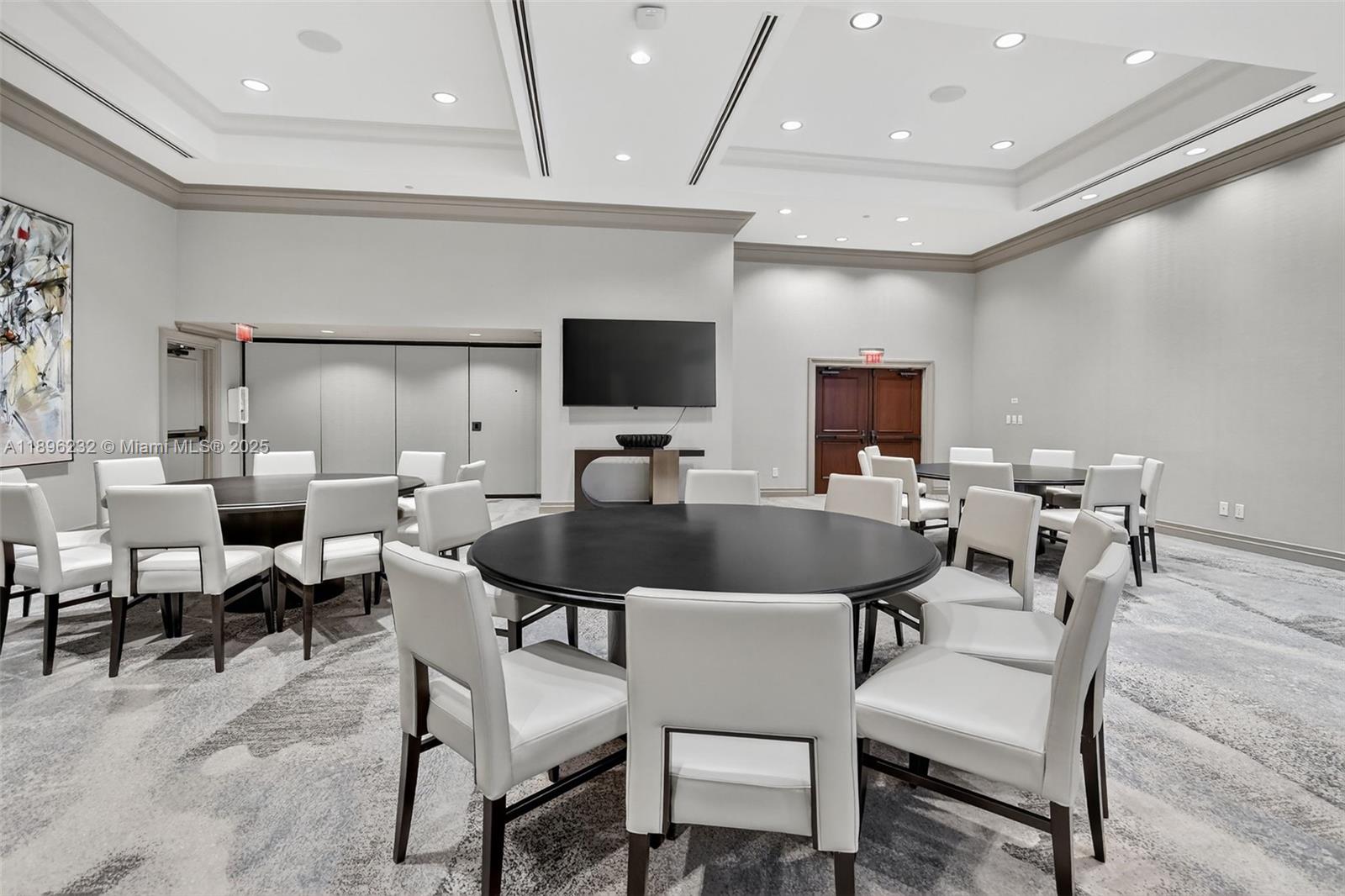 903 2 / 2 1580 sq. ft. $ 2025-10-14 0 Photo