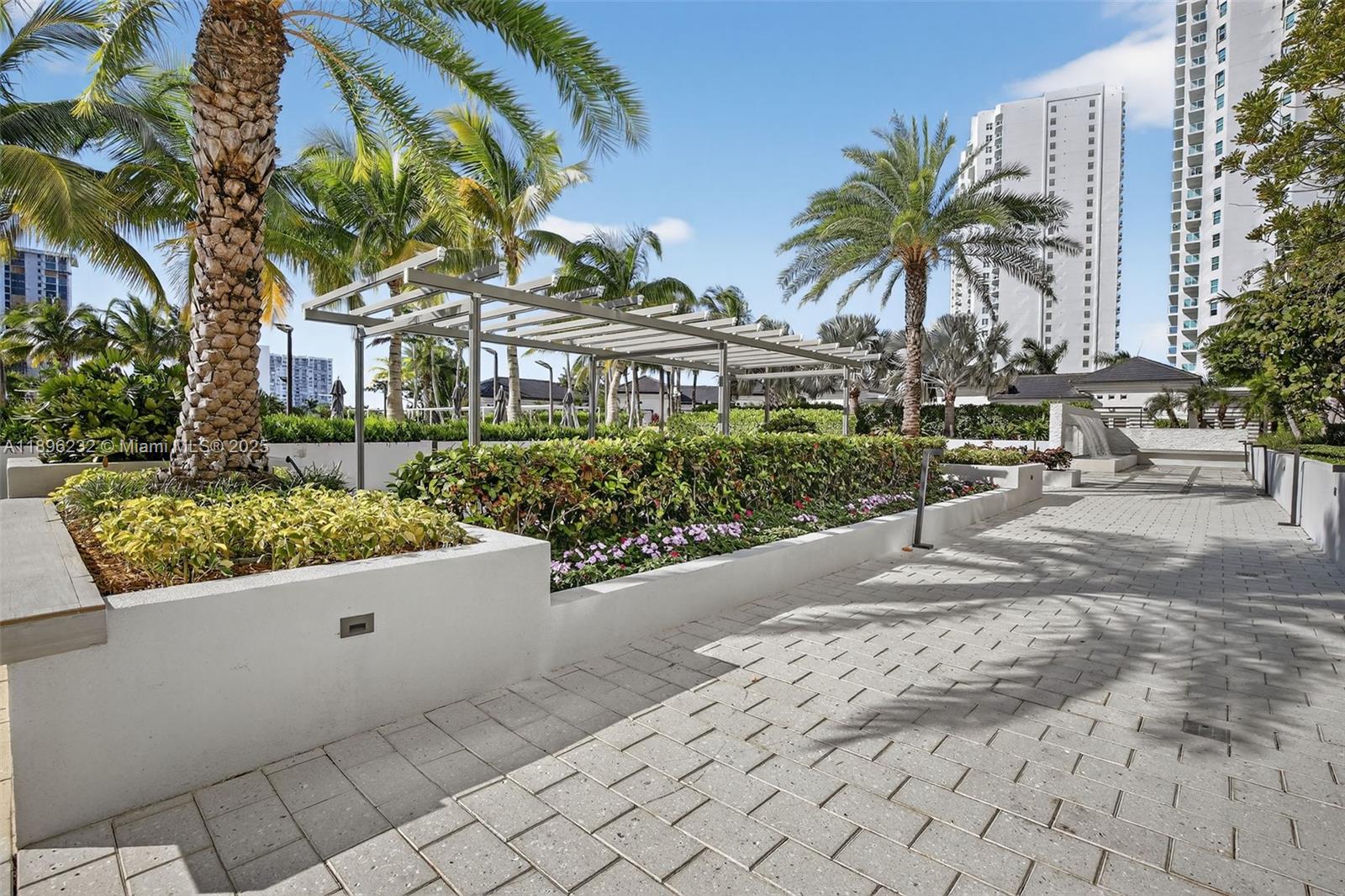 903 2 / 2 1580 sq. ft. $ 2025-10-14 0 Photo