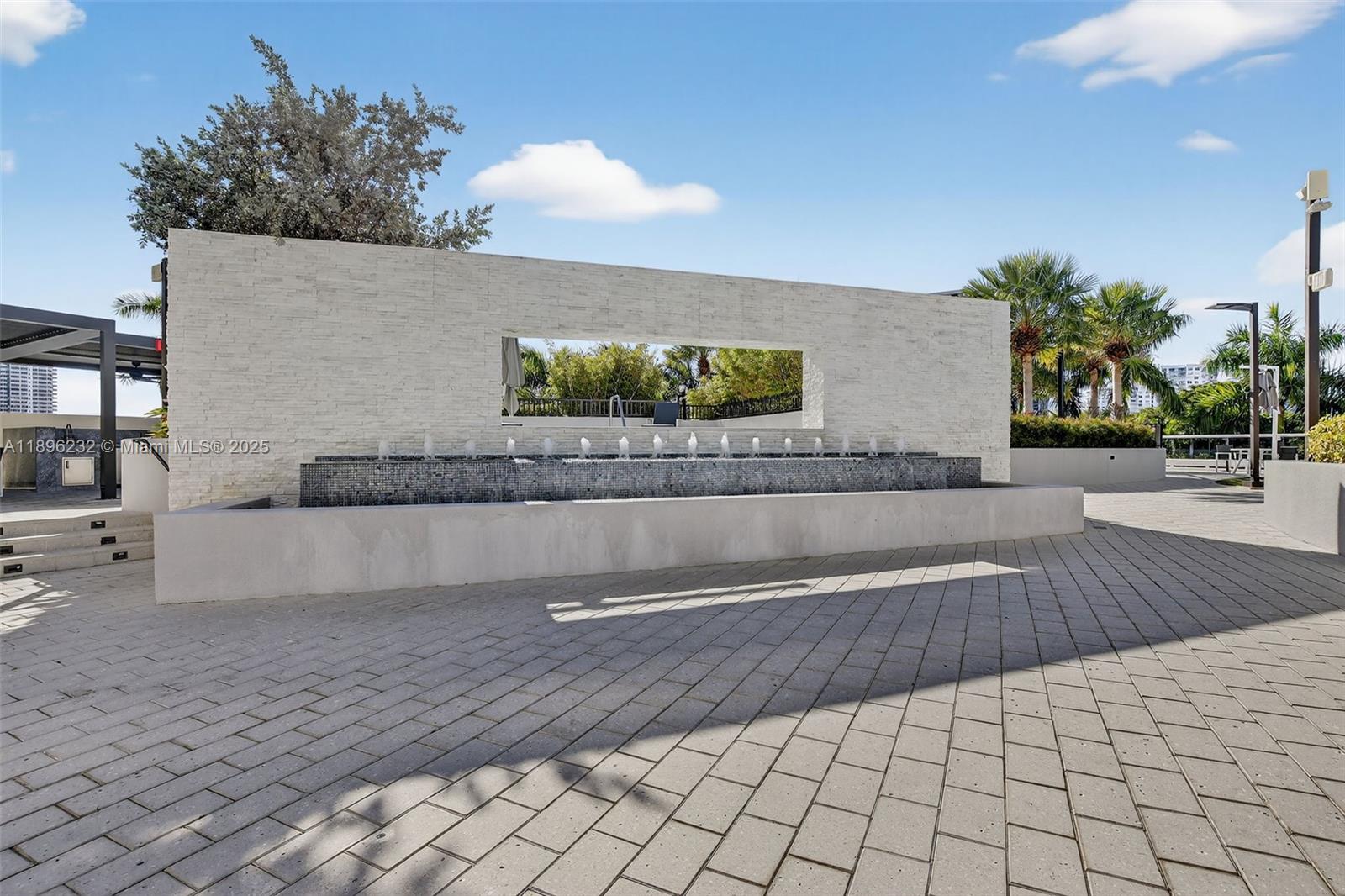 903 2 / 2 1580 sq. ft. $ 2025-10-14 0 Photo