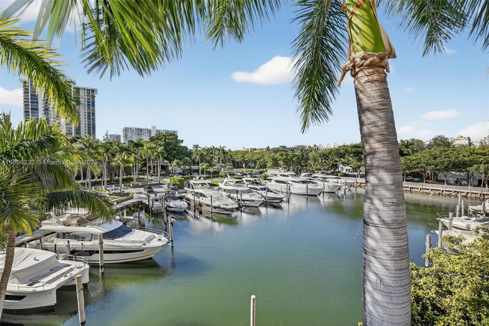 903 2 / 2 1580 sq. ft. $ 2025-10-14 0 Photo