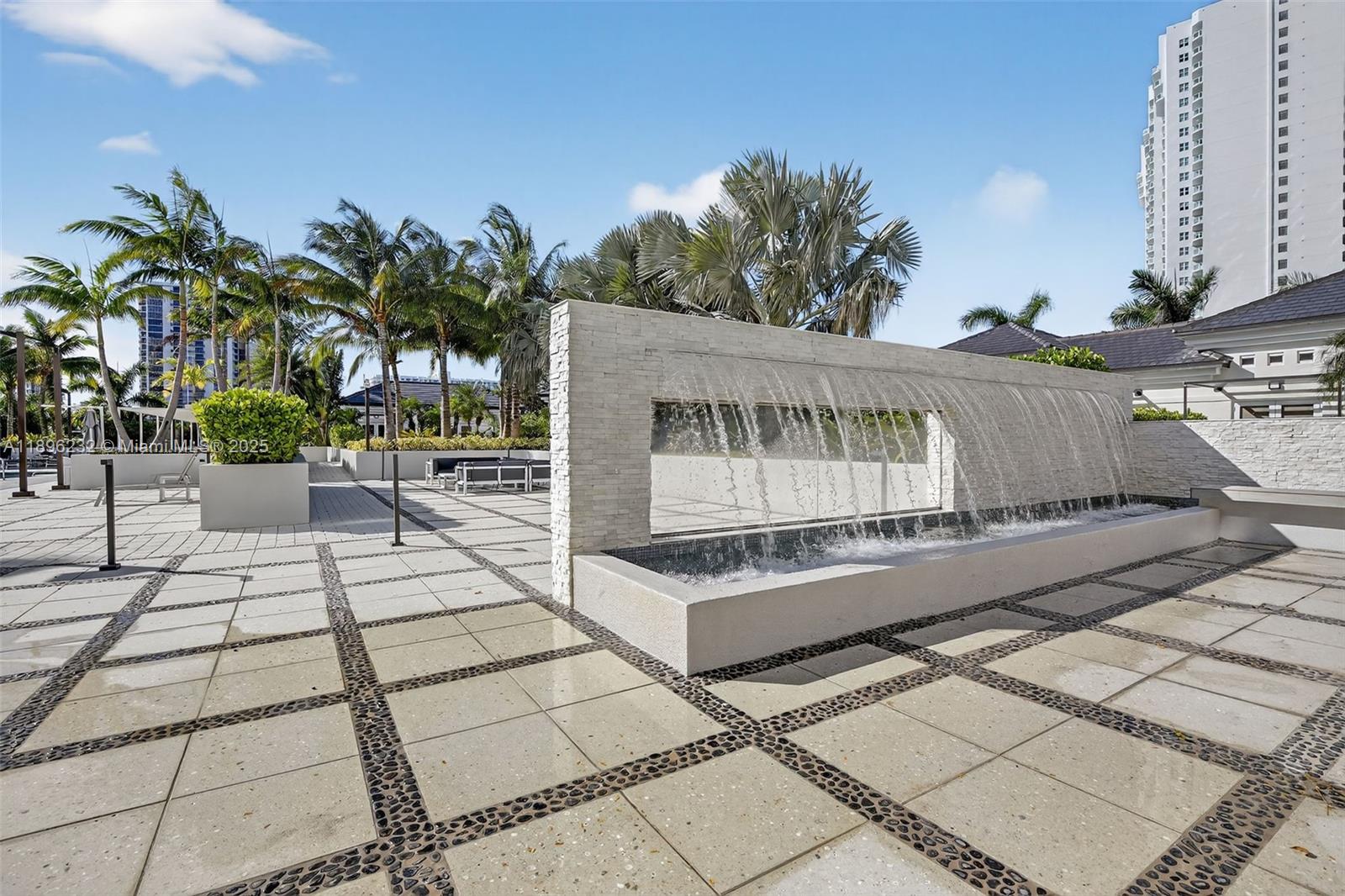 903 2 / 2 1580 sq. ft. $ 2025-10-14 0 Photo