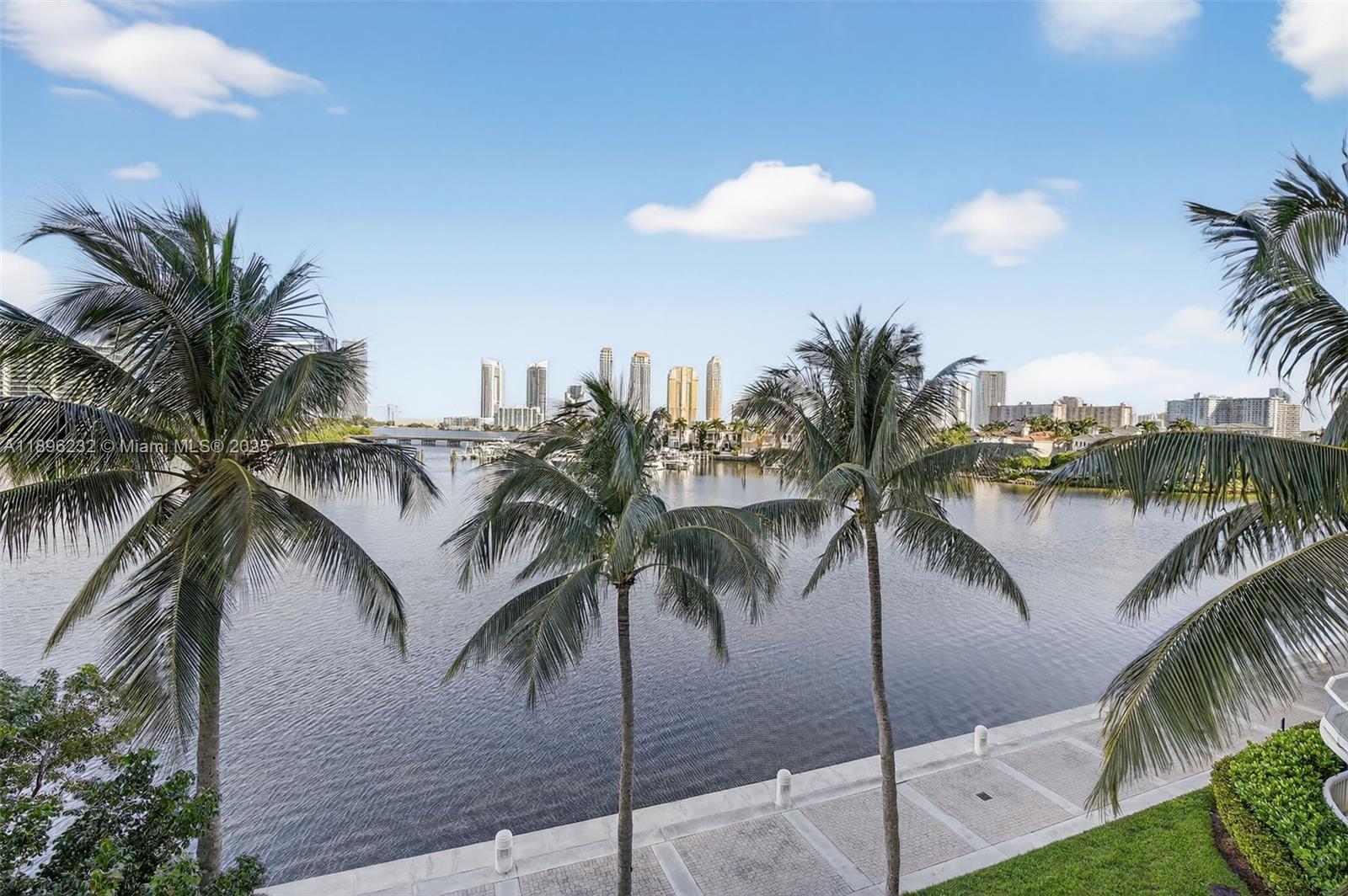 903 2 / 2 1580 sq. ft. $ 2025-10-14 0 Photo