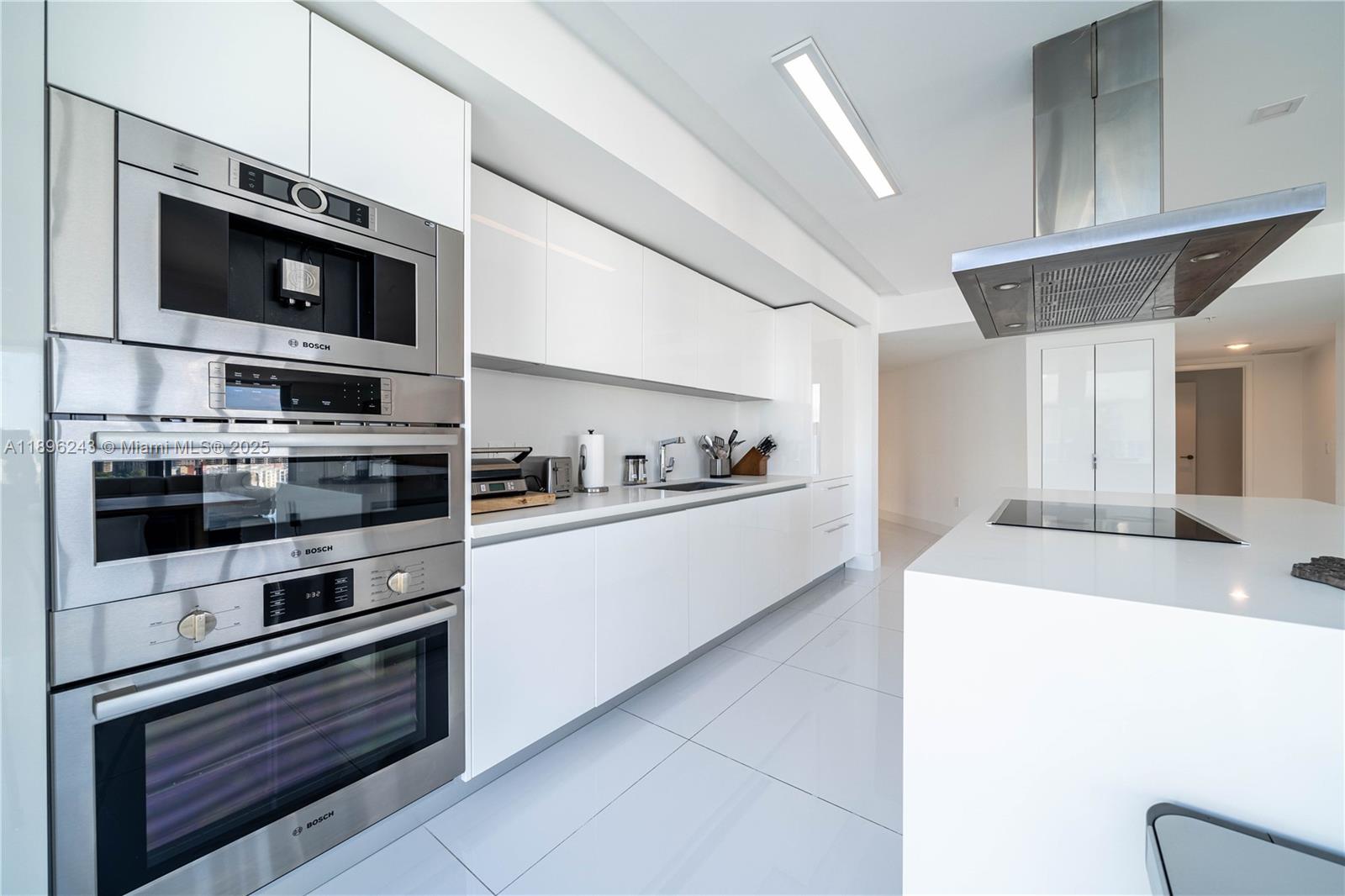 4-1901 3 / 4 1892 sq. ft. $ 2025-10-14 0 foto