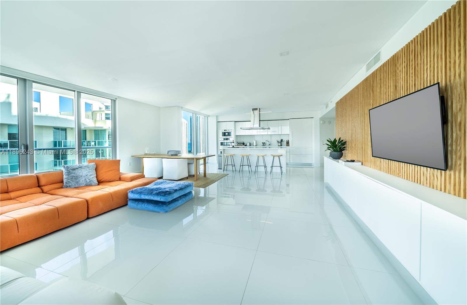 4-1901 3 / 4 1892 sq. ft. $ 2025-10-14 0 foto