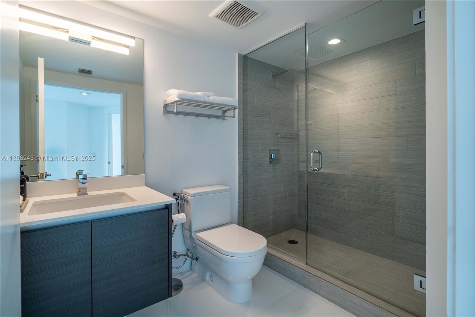 4-1901 3 / 4 1892 sq. ft. $ 2025-10-14 0 foto