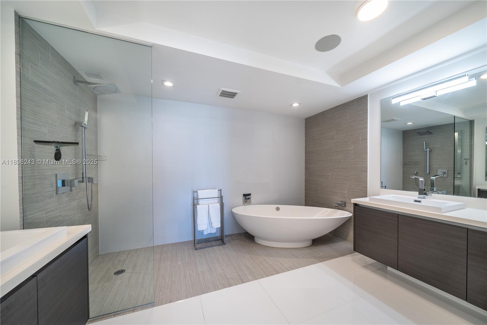 4-1901 3 / 4 1892 sq. ft. $ 2025-10-14 0 foto