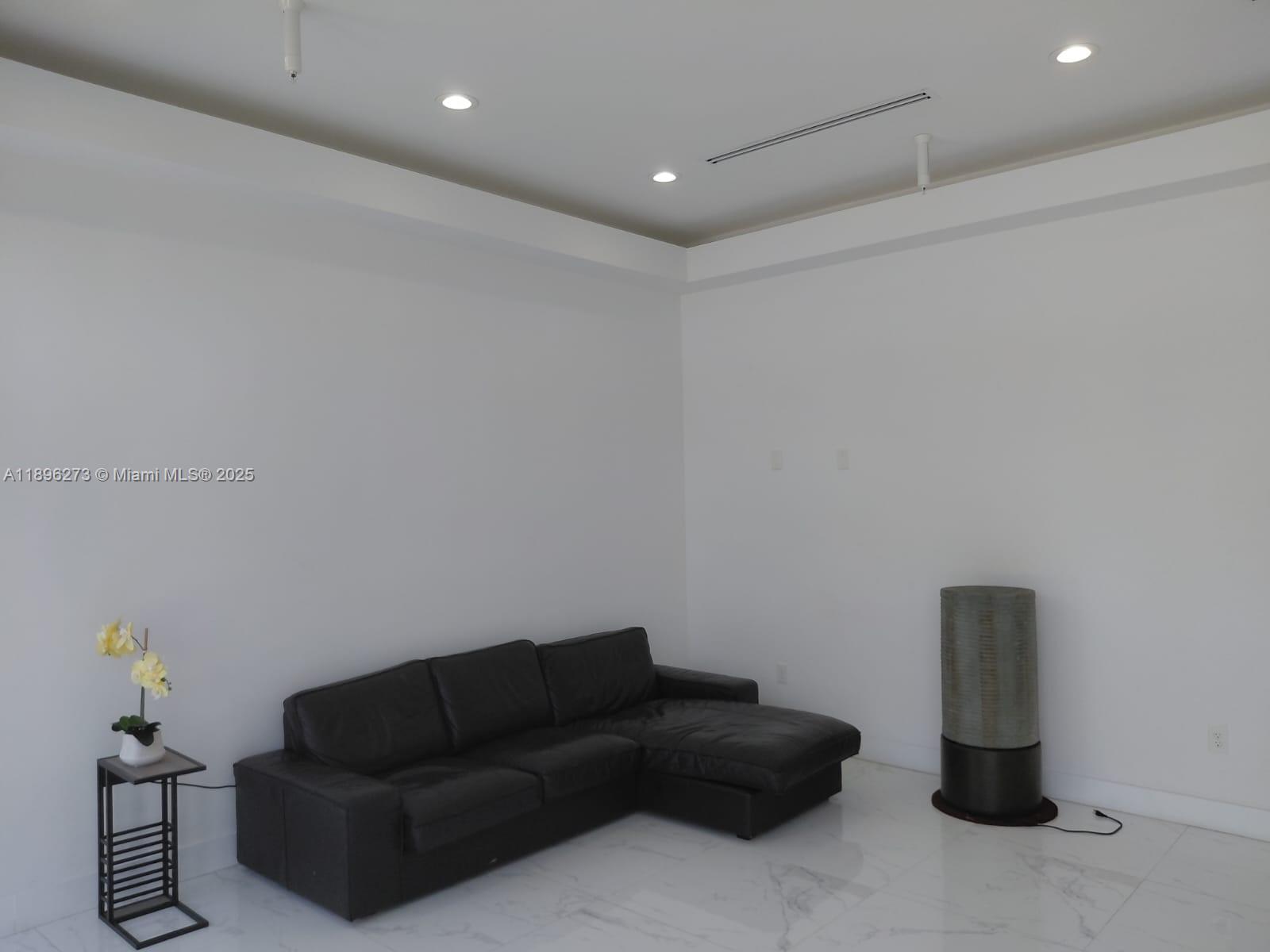 Ver detalles 406 / sq. ft. $ 2025-10-14 0 foto