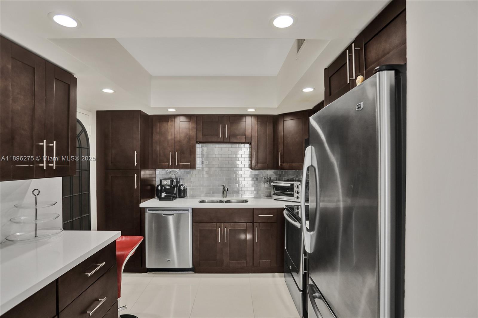Ver detalles 731 2 / 2 1350 sq. ft. $ 2025-10-14 0 foto