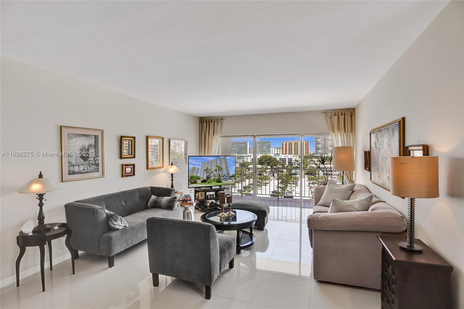 Ver detalles 731 2 / 2 1350 sq. ft. $ 2025-10-14 0 foto