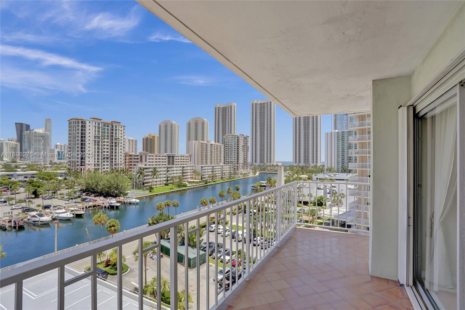 Ver detalles 731 2 / 2 1350 sq. ft. $ 2025-10-14 0 foto