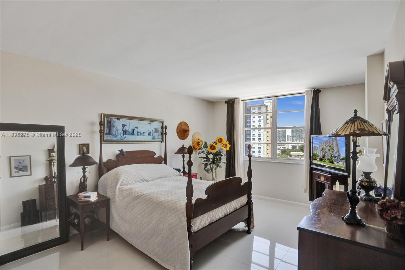 Ver detalles 731 2 / 2 1350 sq. ft. $ 2025-10-14 0 foto