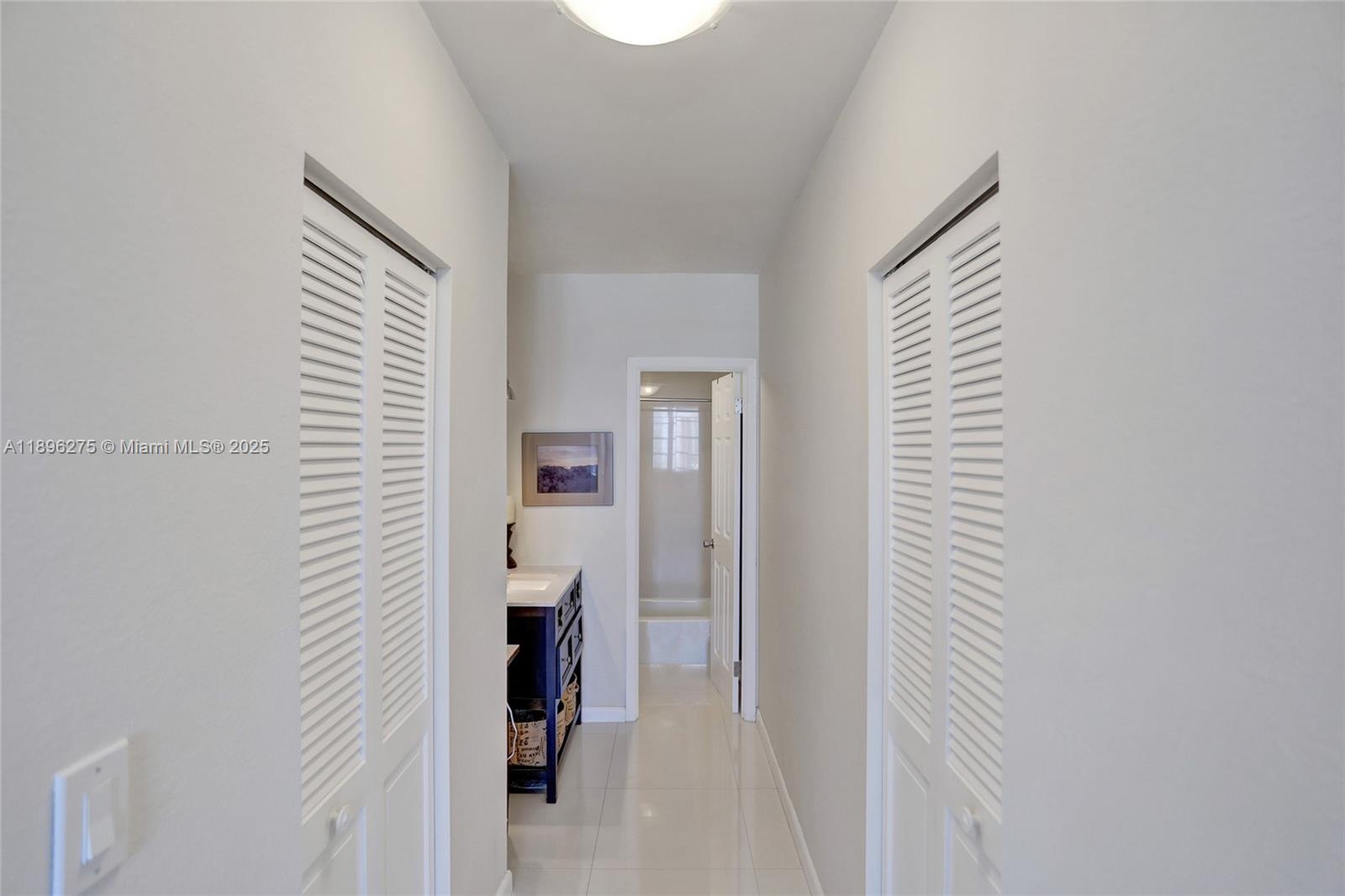 Ver detalles 731 2 / 2 1350 sq. ft. $ 2025-10-14 0 foto