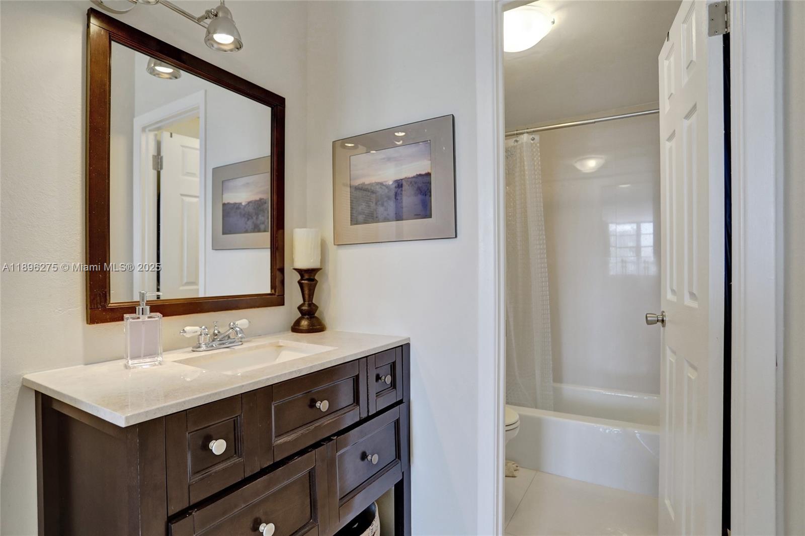 Ver detalles 731 2 / 2 1350 sq. ft. $ 2025-10-14 0 foto