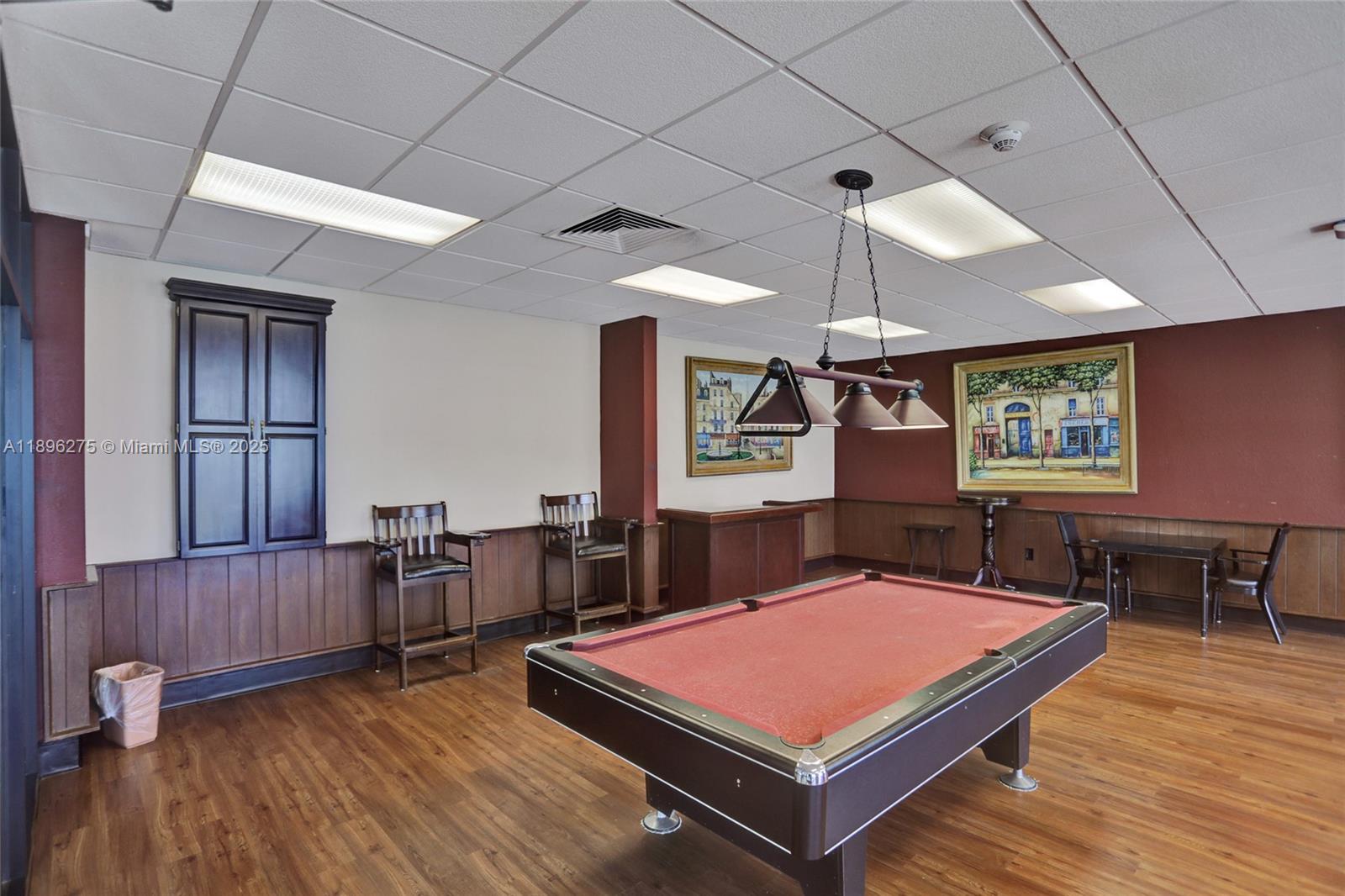 Ver detalles 731 2 / 2 1350 sq. ft. $ 2025-10-14 0 foto