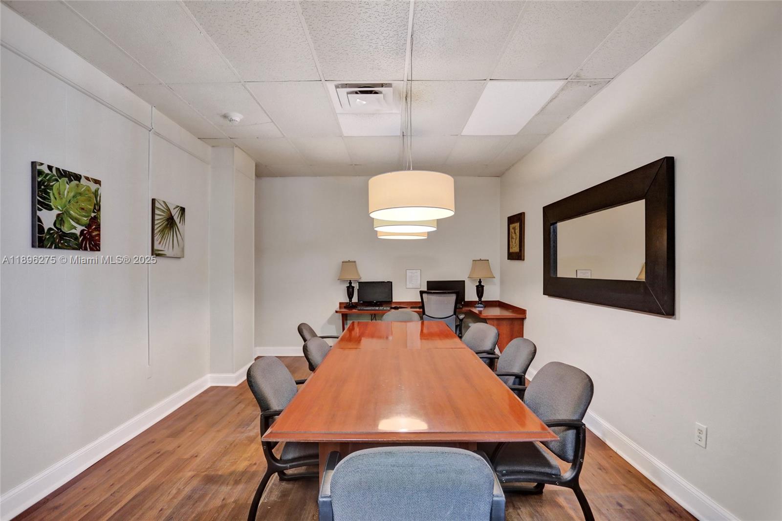 Ver detalles 731 2 / 2 1350 sq. ft. $ 2025-10-14 0 foto