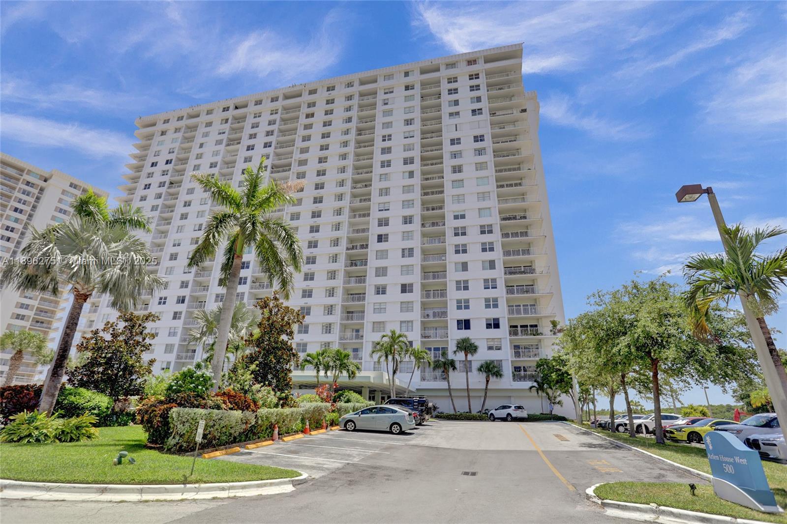 Ver detalles 731 2 / 2 1350 sq. ft. $ 2025-10-14 0 foto