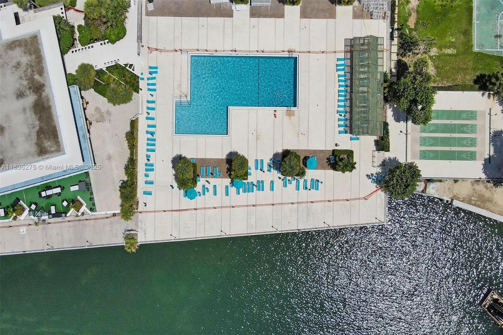 Ver detalles 731 2 / 2 1350 sq. ft. $ 2025-10-14 0 foto