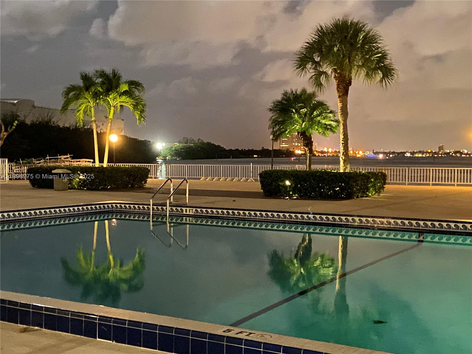 Ver detalles 731 2 / 2 1350 sq. ft. $ 2025-10-14 0 foto