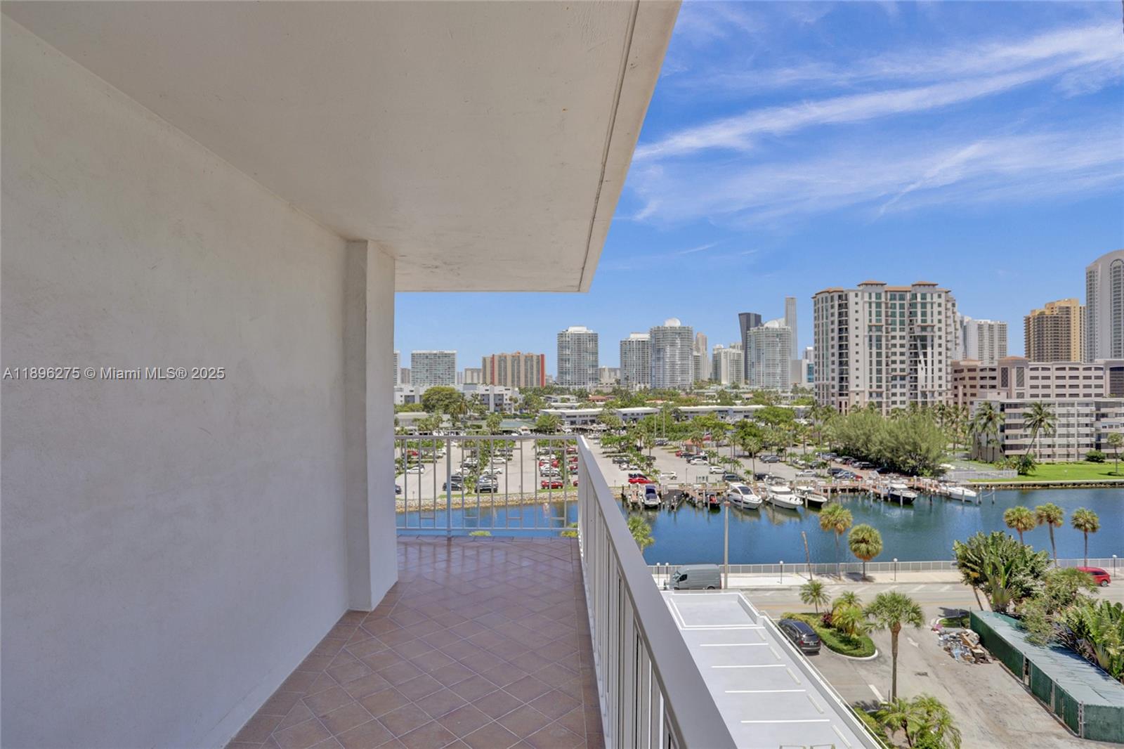 Ver detalles 731 2 / 2 1350 sq. ft. $ 2025-10-14 0 foto