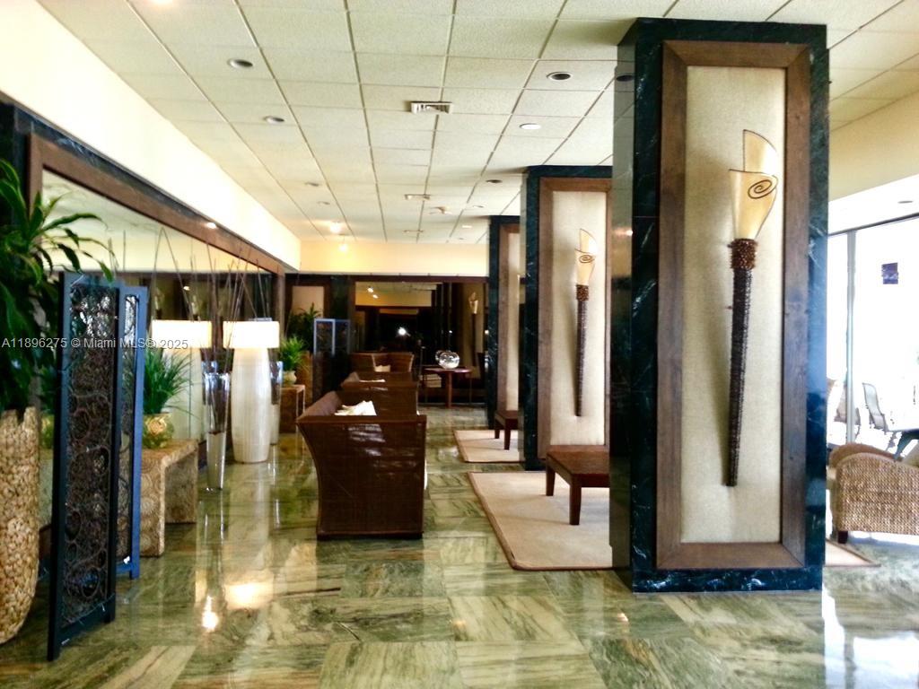 Ver detalles 731 2 / 2 1350 sq. ft. $ 2025-10-14 0 foto