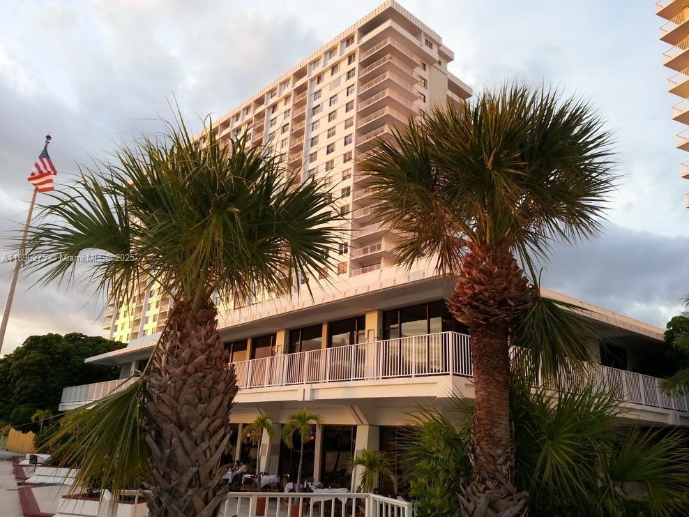 Ver detalles 731 2 / 2 1350 sq. ft. $ 2025-10-14 0 foto