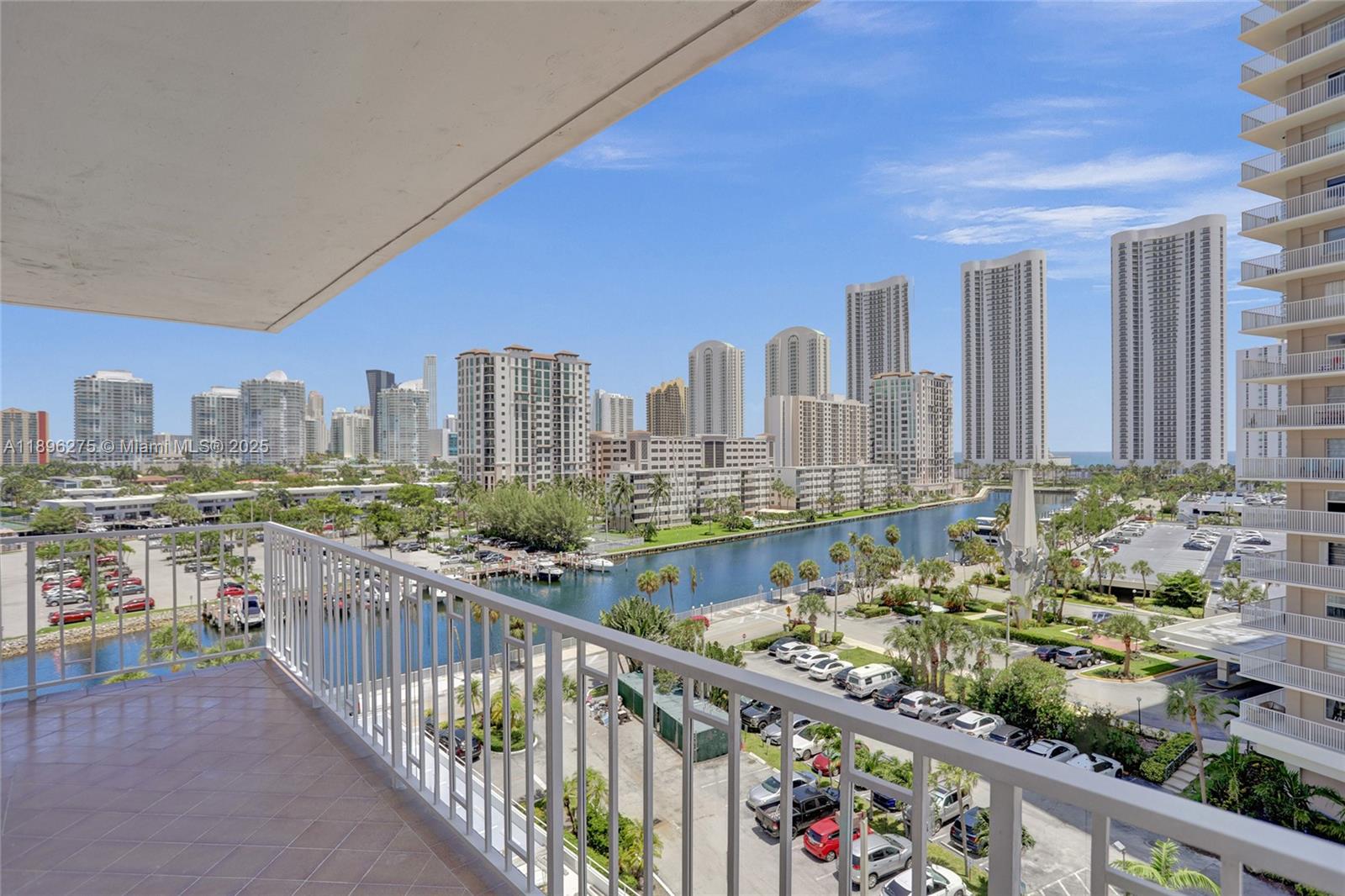 Ver detalles 731 2 / 2 1350 sq. ft. $ 2025-10-14 0 foto