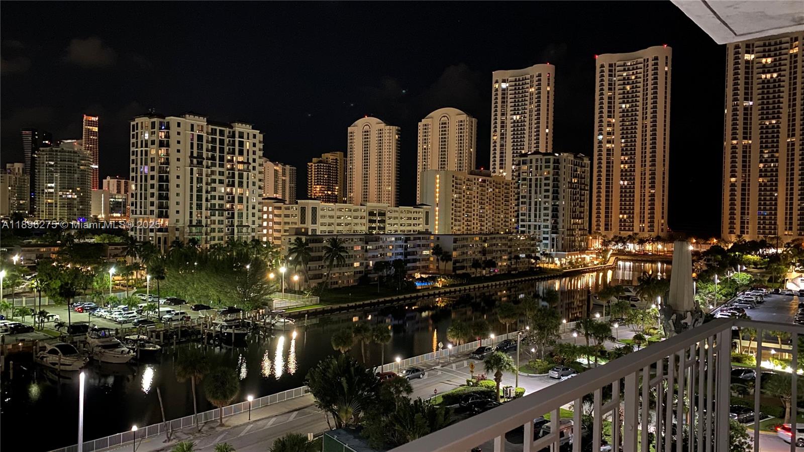 Ver detalles 731 2 / 2 1350 sq. ft. $ 2025-10-14 0 foto