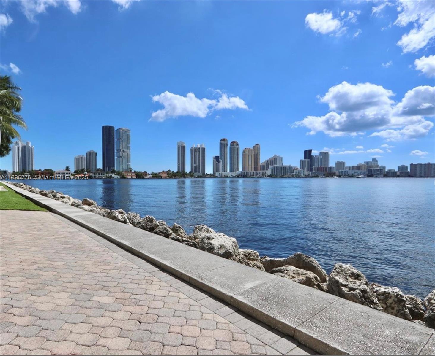 Ver detalles / sq. ft. $ 2025-10-14 0 foto