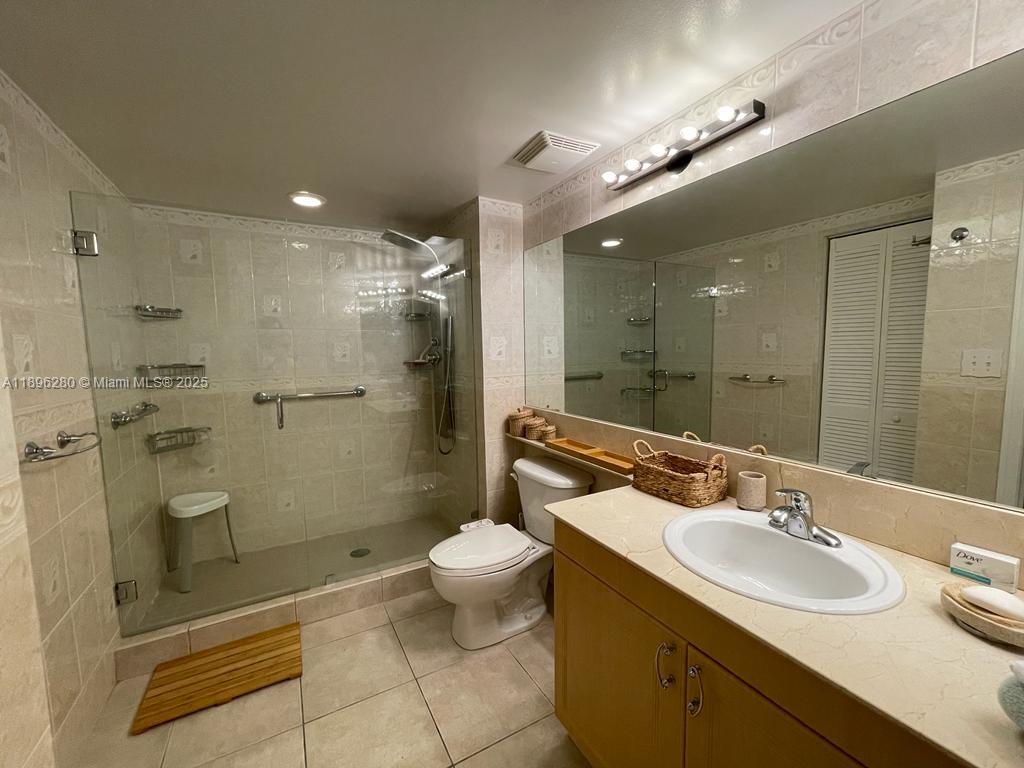 Photo of 2080 Ocean Dr AVAILABLE FOR WINTER #302, Hallandale Beach, Florida, 33009 - 2ND BATH