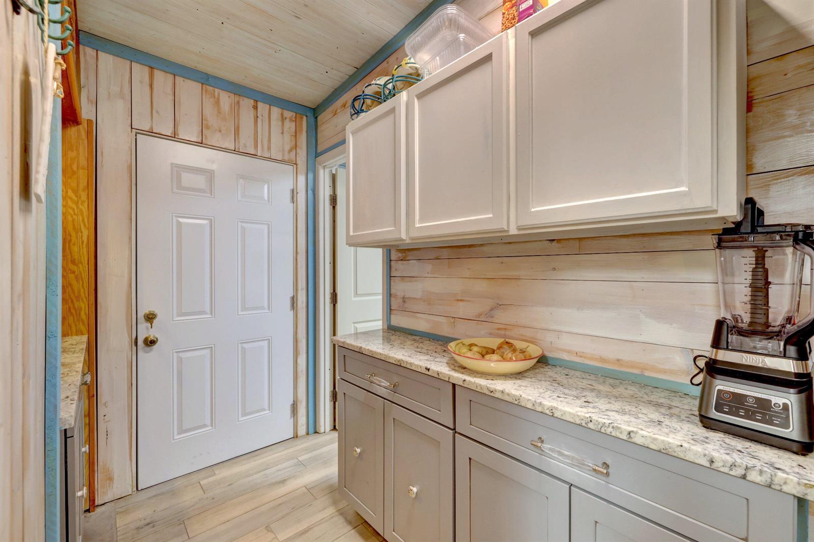 Ver detalles 1927 3 / 2 1777 sq. ft. $ 2026-06-07 0 foto