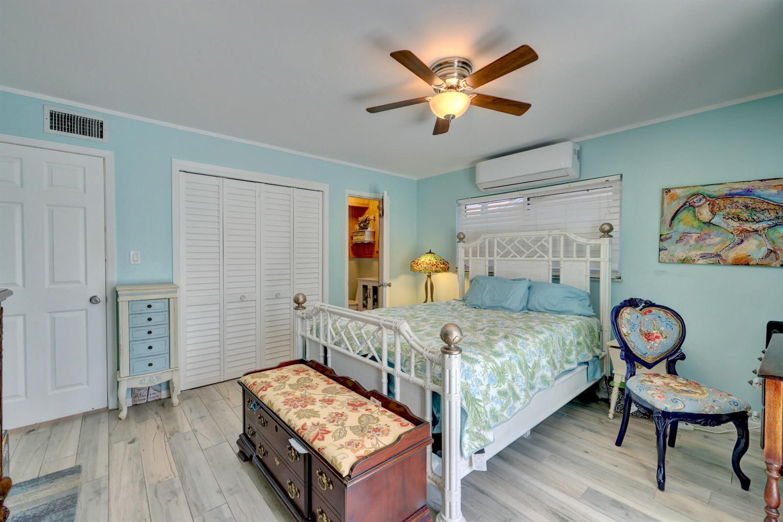 Ver detalles 1927 3 / 2 1777 sq. ft. $ 2026-06-07 0 foto