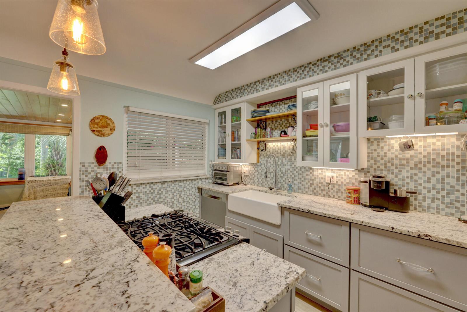 Ver detalles 1927 3 / 2 1777 sq. ft. $ 2026-06-07 0 foto