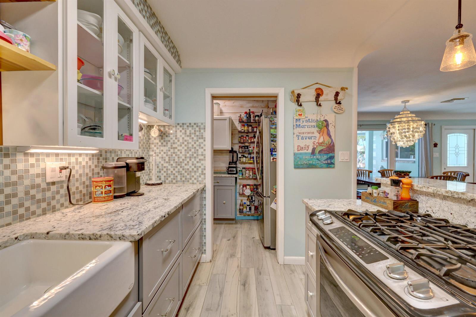 Ver detalles 1927 3 / 2 1777 sq. ft. $ 2026-06-07 0 foto