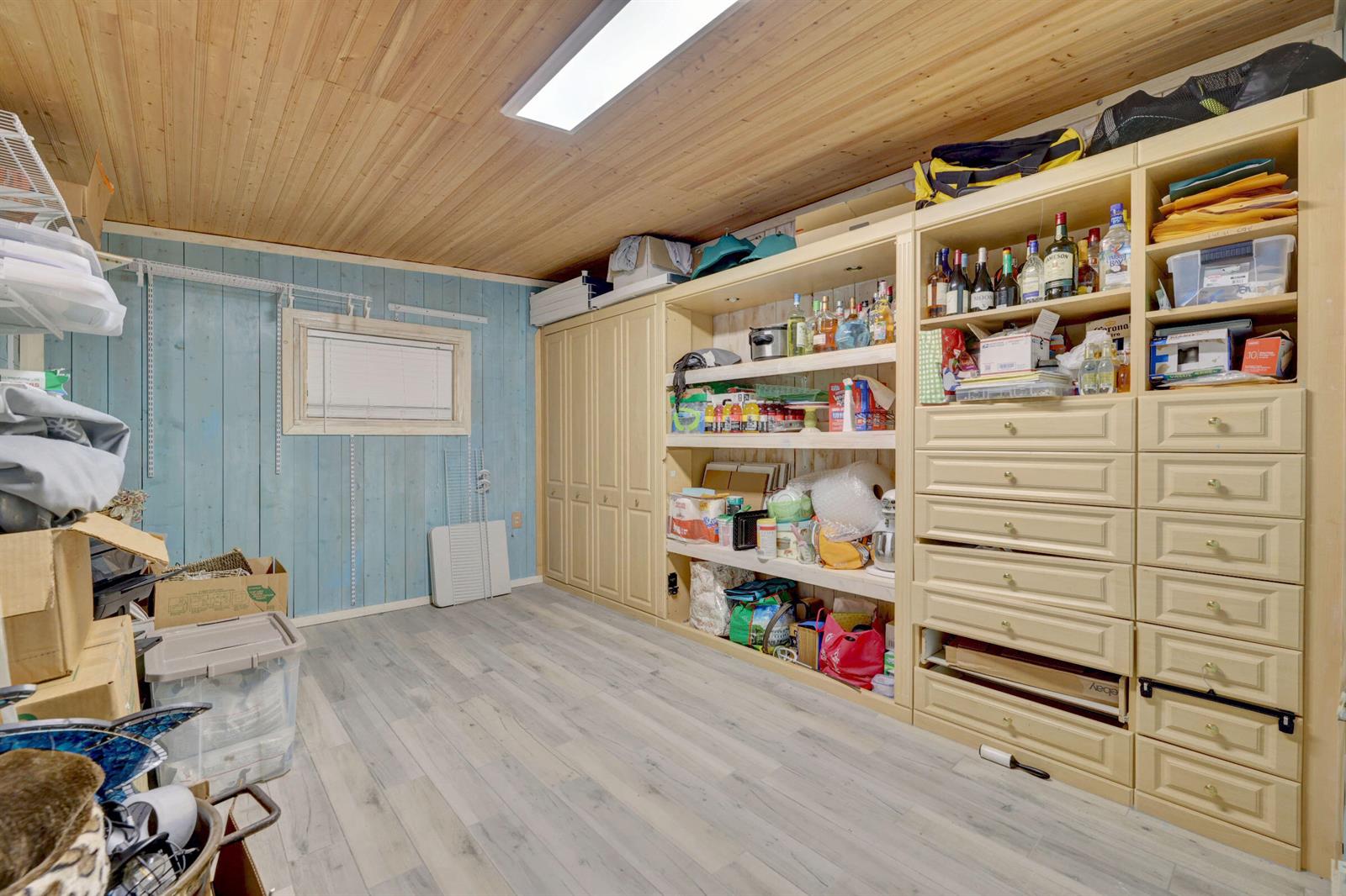 Ver detalles 1927 3 / 2 1777 sq. ft. $ 2026-06-07 0 foto