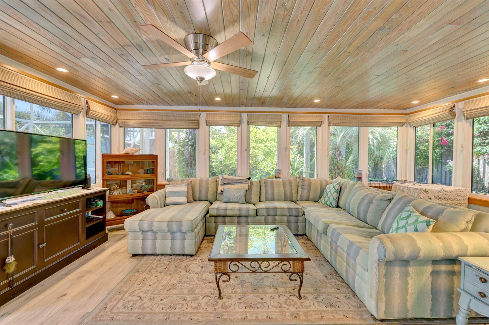 Ver detalles 1927 3 / 2 1777 sq. ft. $ 2026-06-07 0 foto