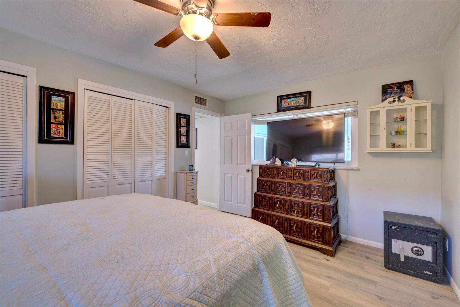 Ver detalles 1927 3 / 2 1777 sq. ft. $ 2026-06-07 0 foto