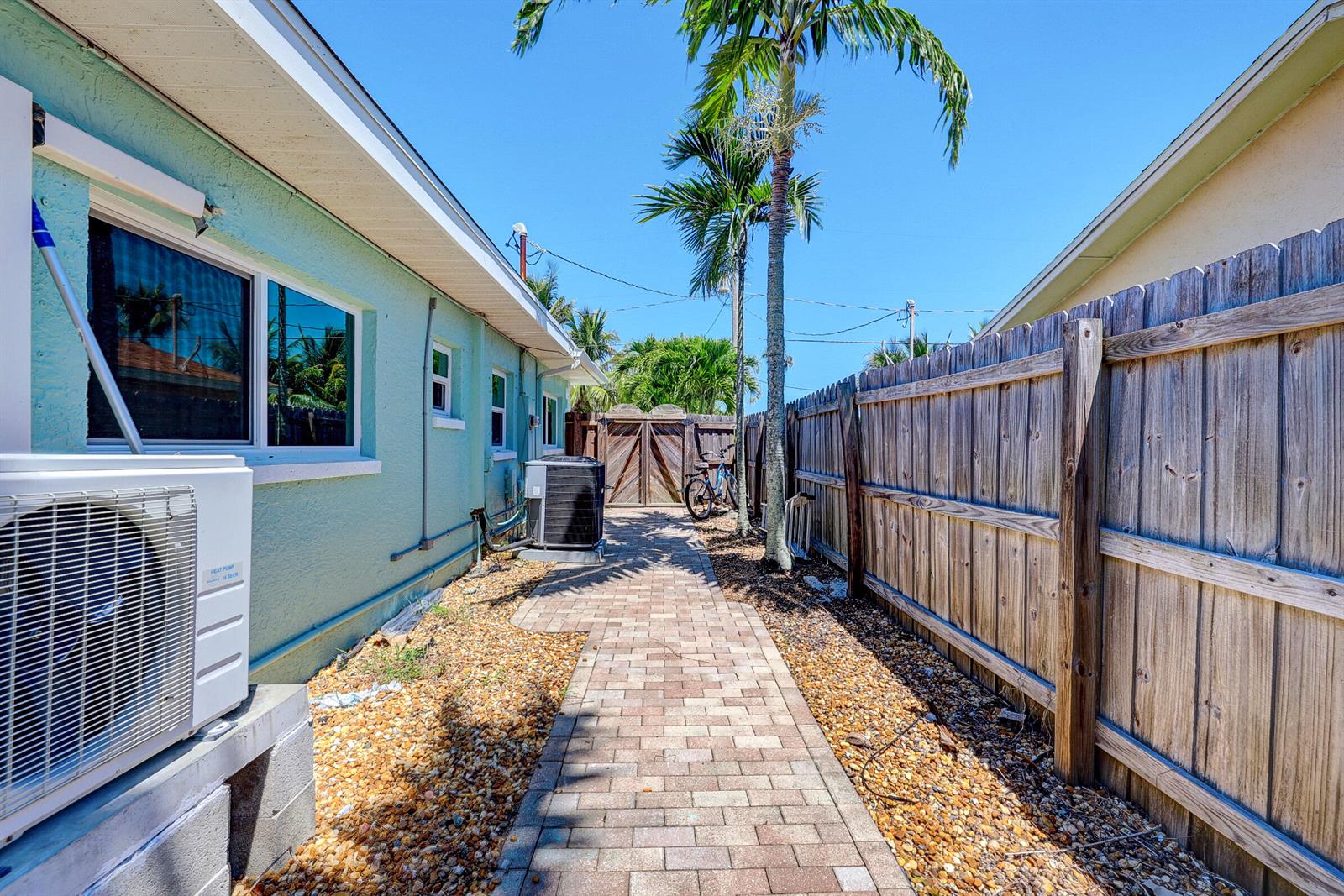 Ver detalles 1927 3 / 2 1777 sq. ft. $ 2026-06-07 0 foto