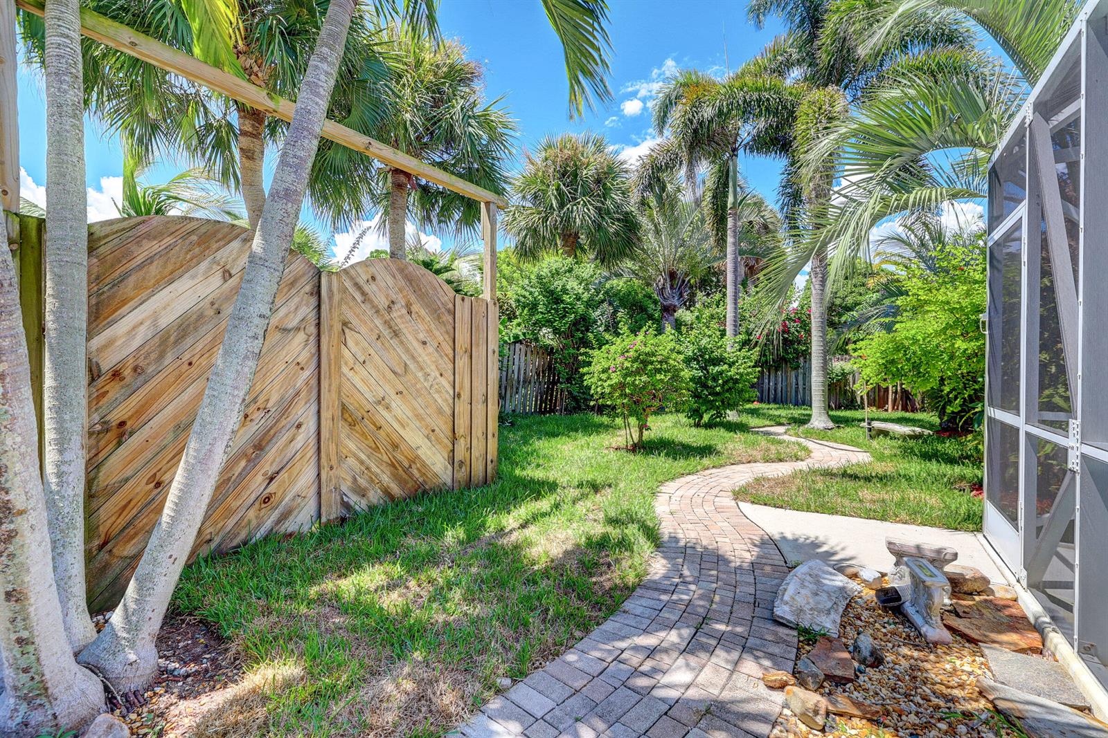 Ver detalles 1927 3 / 2 1777 sq. ft. $ 2026-06-07 0 foto