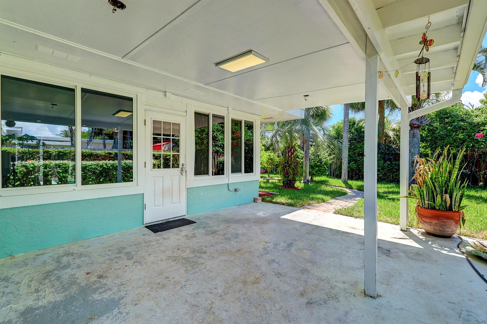 Ver detalles 1927 3 / 2 1777 sq. ft. $ 2026-06-07 0 foto