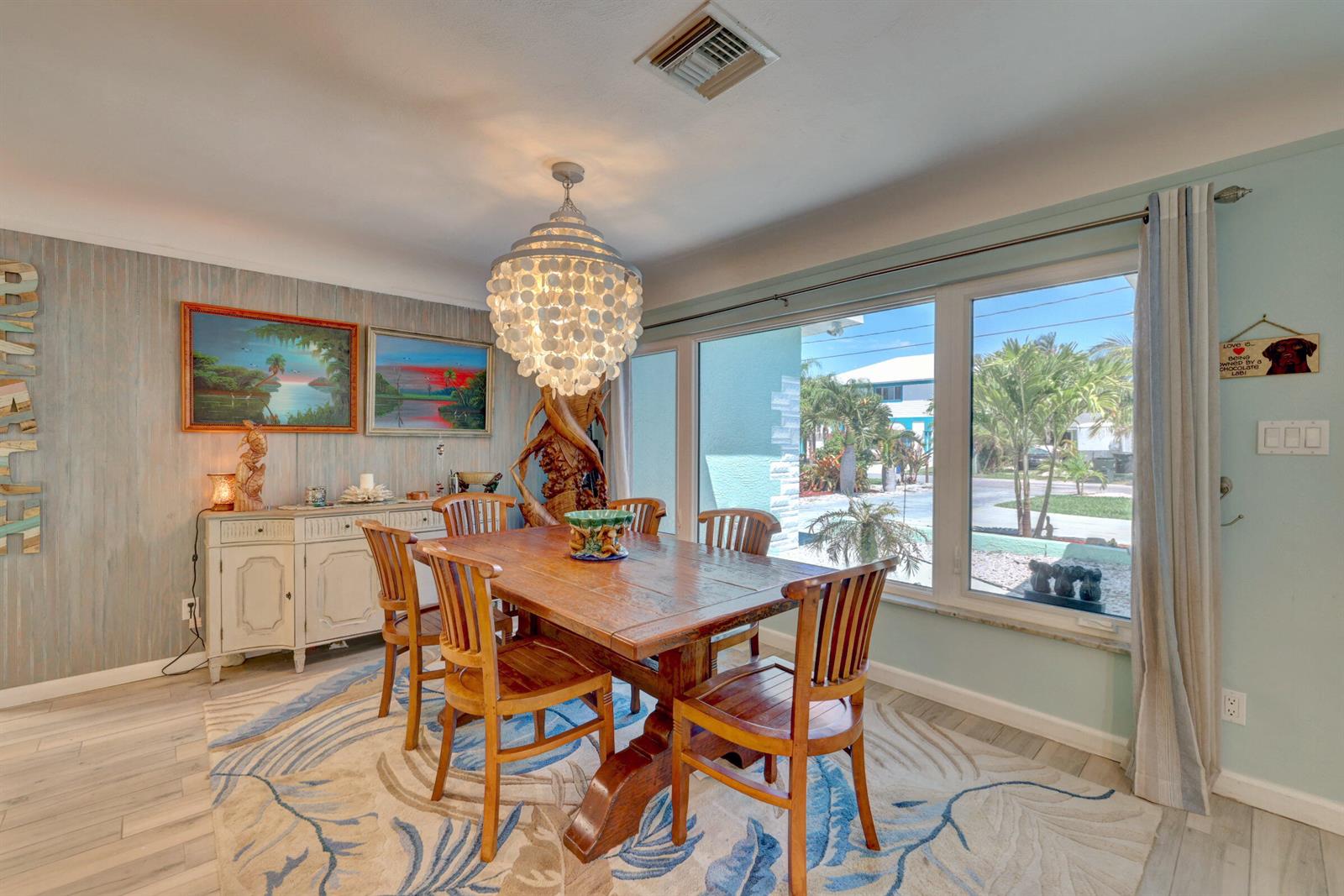 Ver detalles 1927 3 / 2 1777 sq. ft. $ 2026-06-07 0 foto