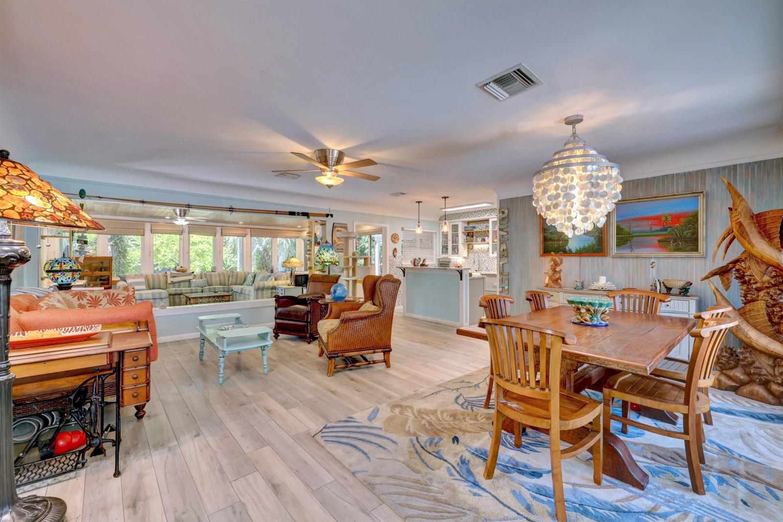 Ver detalles 1927 3 / 2 1777 sq. ft. $ 2026-06-07 0 foto